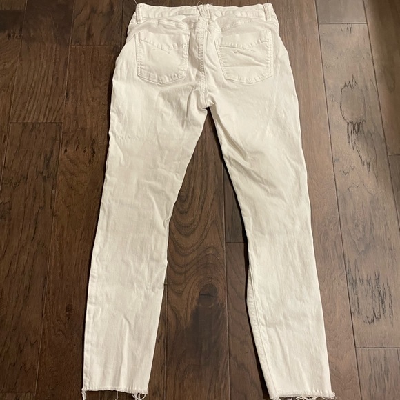 Unpublished White High Rise - Picture 2 of 3